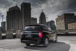 Chrysler Town & Country S 2013 года
